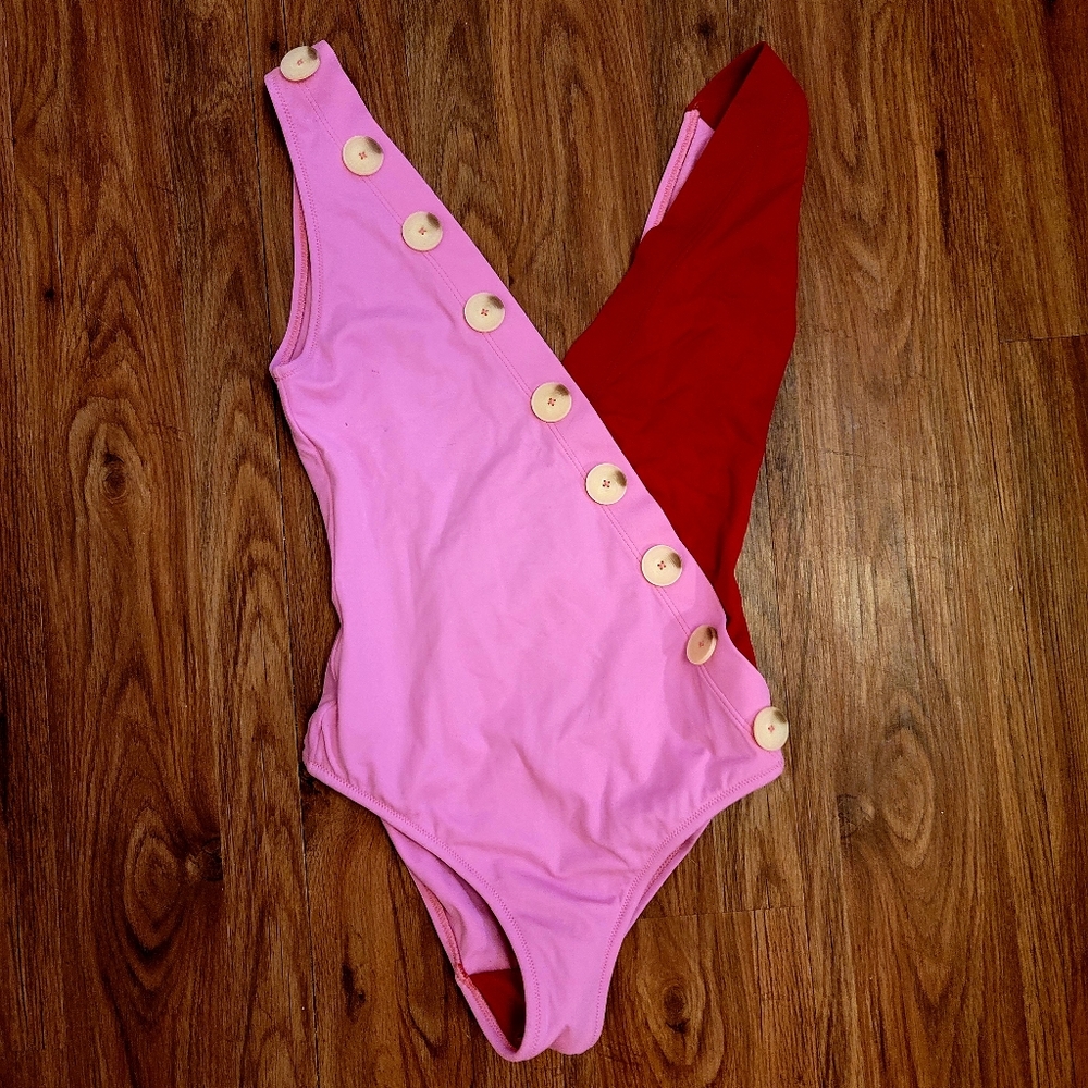 Small OYE SWIMWEAR

KATE